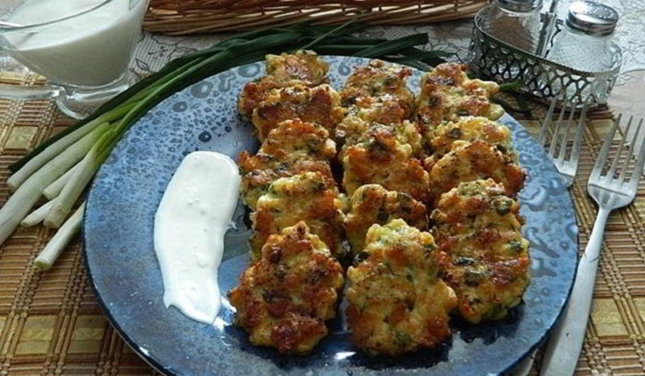 Рецепт куриных оладий с сыром и зеленью
