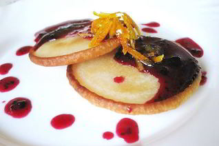 Лимонные оладьи со смородиновым соусом