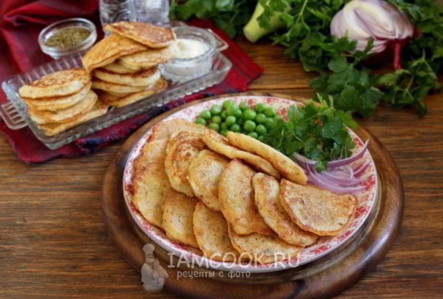 Луковые оладьи с паприкой и зирой