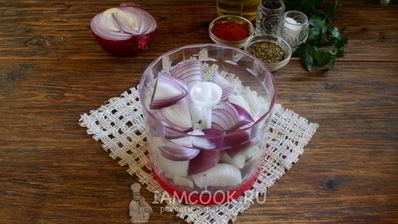 луковые оладьи с паприкой и зирой