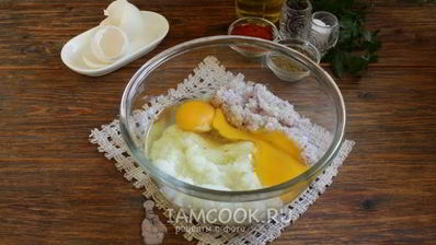 луковые оладьи с паприкой и зирой