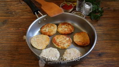 луковые оладьи с паприкой и зирой