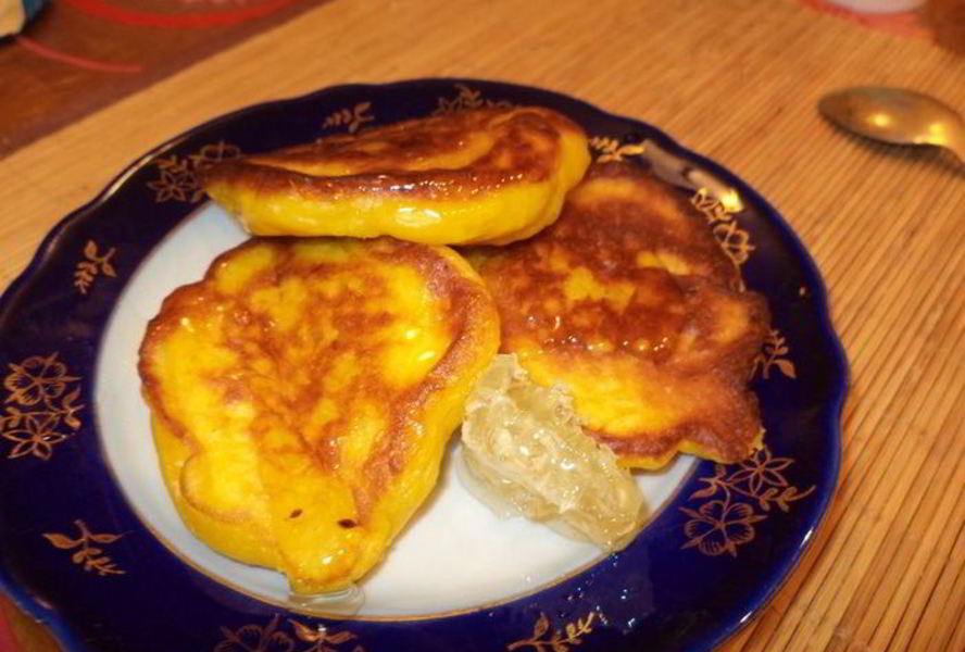 Оладушки дрожжевые с тыквенным пюре