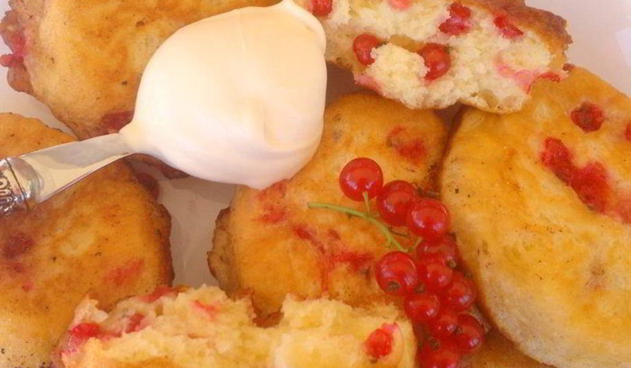 Рецепт оладий дрожжевых с красной смородиной