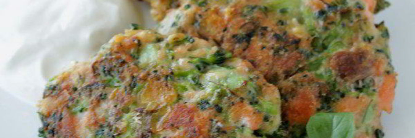 Оладьи из брокколи и лосося