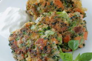 Оладьи из брокколи и лосося