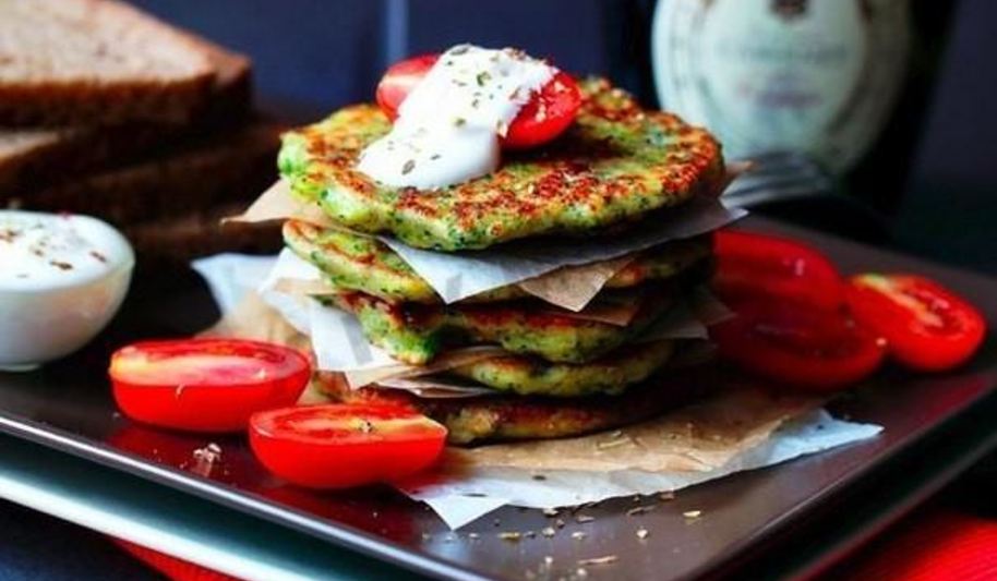 Рецепт оладий из брокколи и сыра пармезан