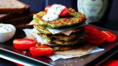 оладьи из брокколи и сыра пармезан