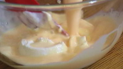 оладьи из рикотты с карамелизированной грушей