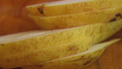 оладьи из рикотты с карамелизированной грушей