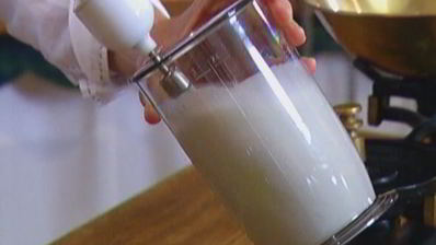 оладьи из рикотты с карамелизированной грушей