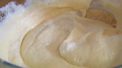 оладьи из рикотты с карамелизированной грушей