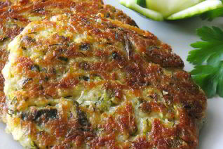 Оладьи из цукини с сыром Фета и зеленью