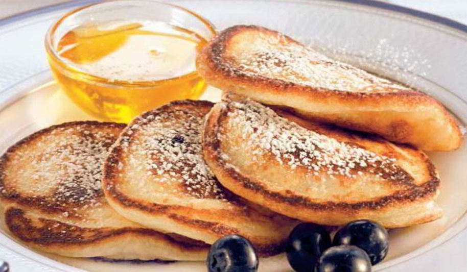 Рецепт оладий с черникой и кофе американо