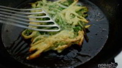 оладьи с картофелем и шпинатом