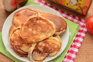 Оладьи с колбасой на кефире