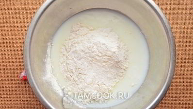 оладьи с колбасой на кефире