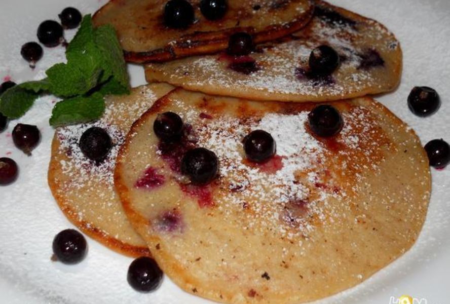 Овсяные оладьи на йогурте с ягодами