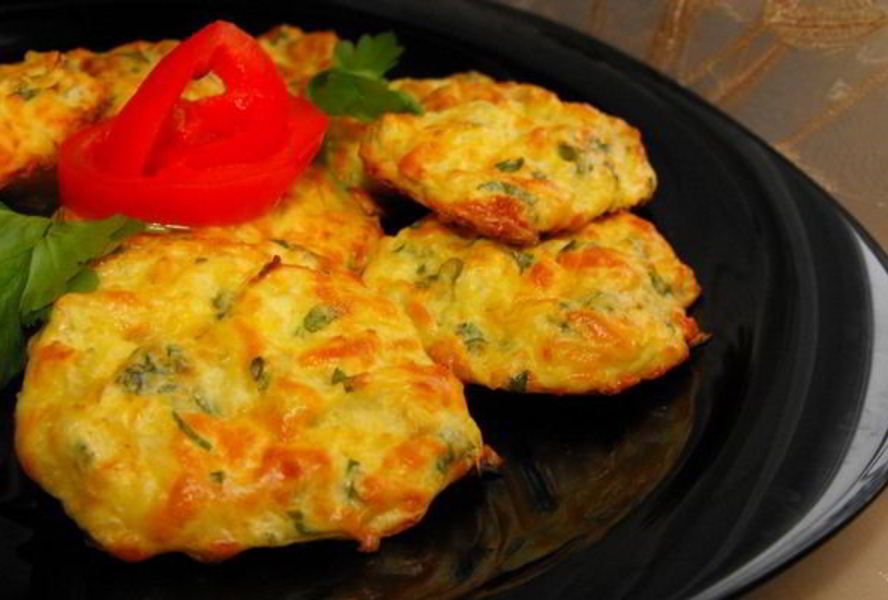 Простые капустные оладьи с сыром в духовке