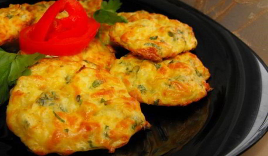 Рецепт простых капустных оладий с сыром в духовке
