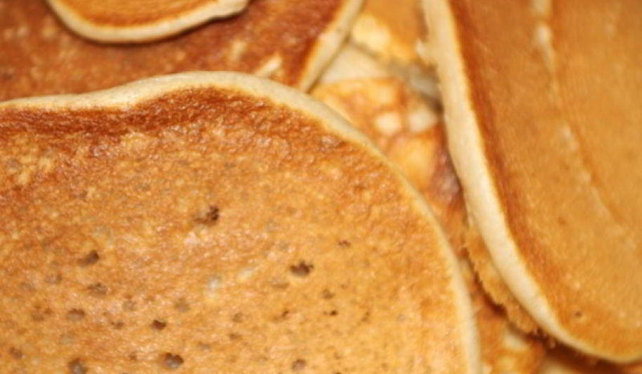 Рецепт пышных оладий с яблоком на кефире