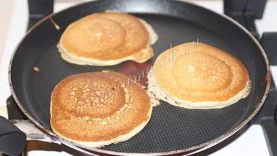 пышные оладьи с яблоком на кефире