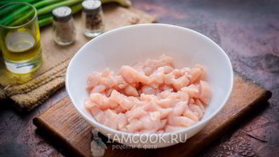 рубленные куриные оладьи с беконом и зеленью