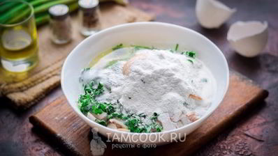 рубленные куриные оладьи с беконом и зеленью