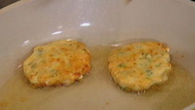 сырные оладьи с петрушкой