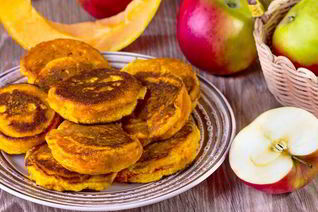 Яблочные оладьи
