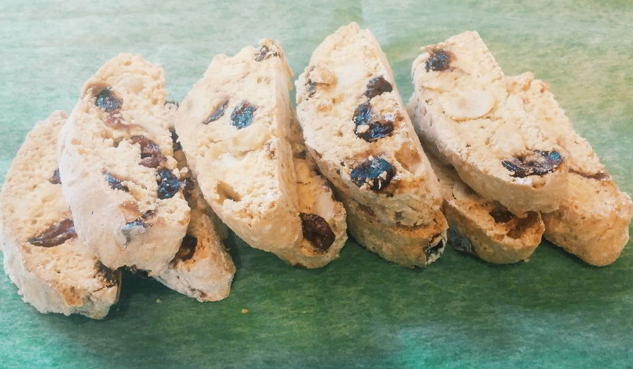 Рецепт бискотти с лесными орехами и клюквой
