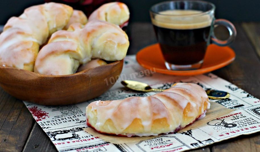 Рецепт дрожжевых рогаликов с джемом