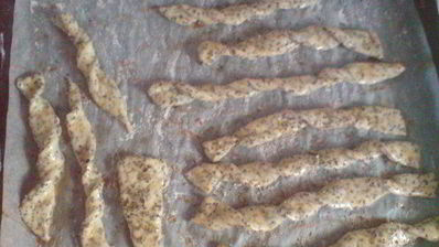 хлебные палочки с тимьяном и маком