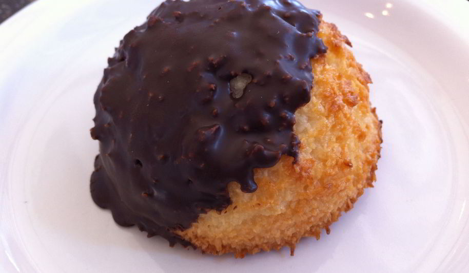 Рецепт кокосового печенья в шоколадной глазури