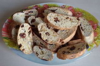 Лимонные бискотти с изюмом и фундуком