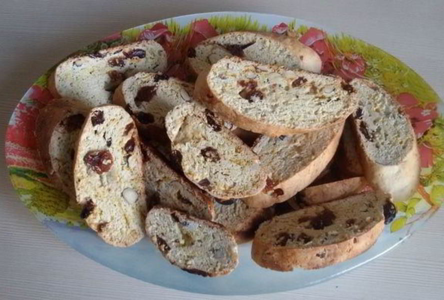 Лимонные бискотти с изюмом и фундуком