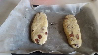 лимонные бискотти с изюмом и фундуком