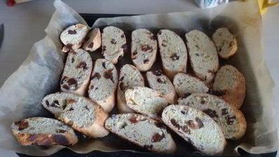 лимонные бискотти с изюмом и фундуком