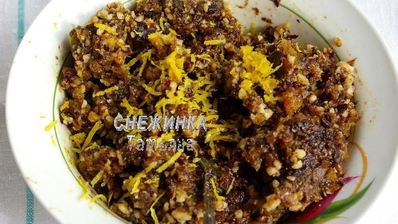 ржаное печенье с пастой из сухофруктов