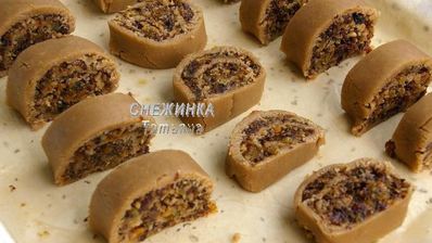 ржаное печенье с пастой из сухофруктов