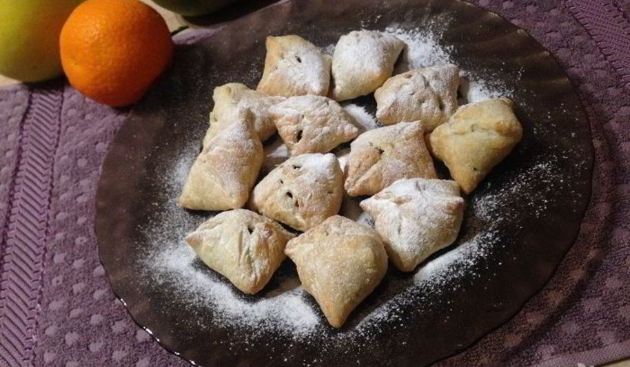 Рецепт слоеных печений с шоколадом и орехами