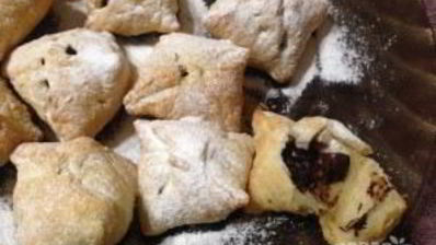 слоеные печенья с шоколадом и орехами