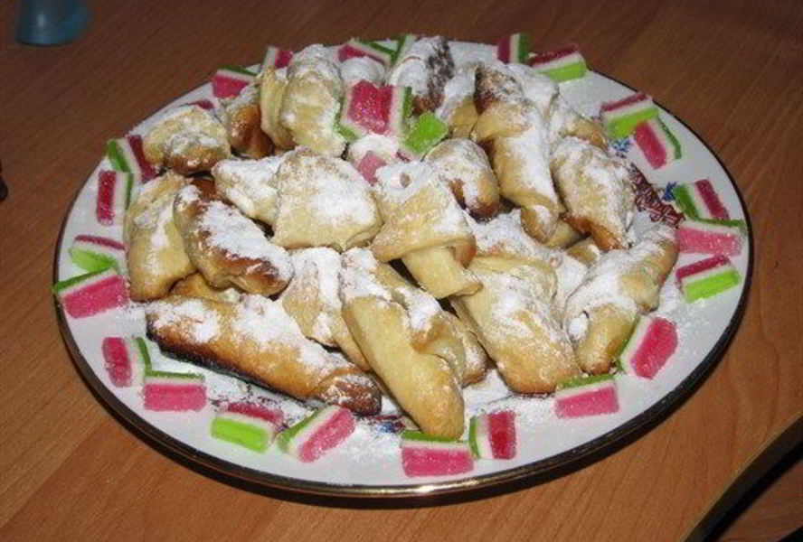 Сметанные рогалики с мармеладом