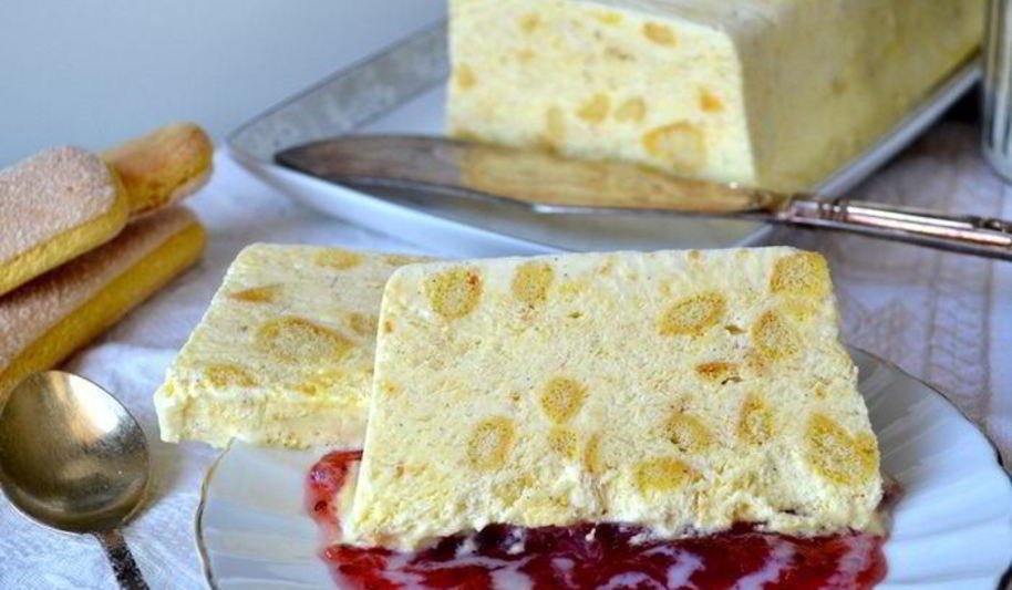 Рецепт ванильного парфе с крошкой печенья