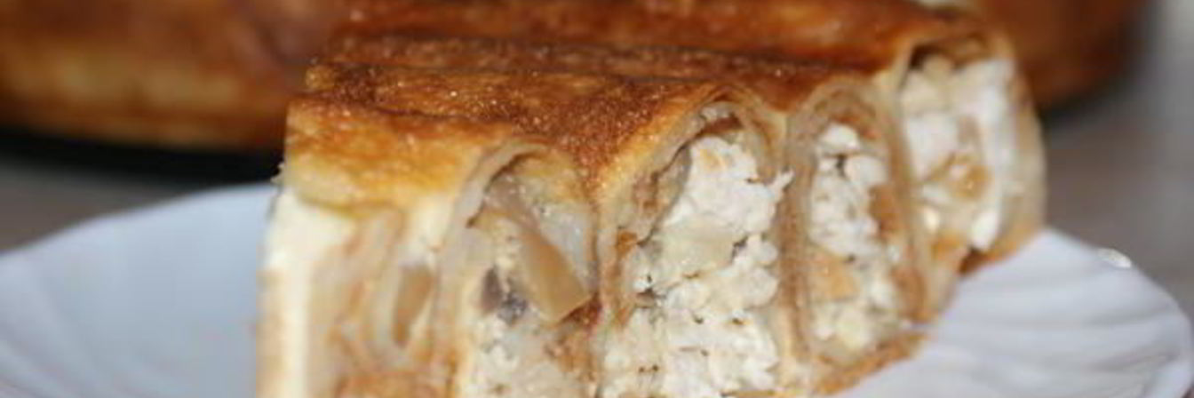 Блинный пирог с курицей и грибами