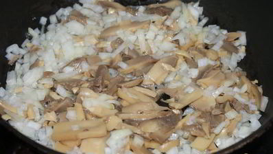 блинный пирог с курицей и грибами