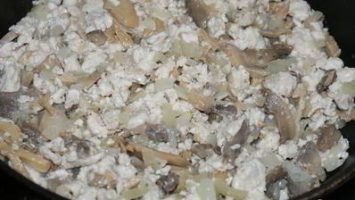 блинный пирог с курицей и грибами