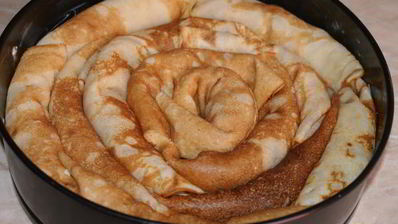 блинный пирог с курицей и грибами