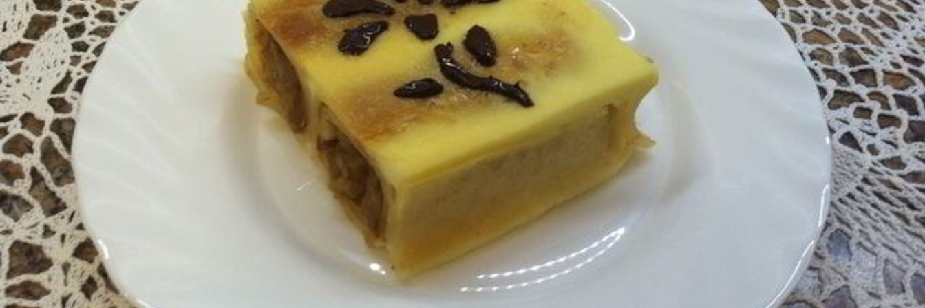 Блинный пирог с яблоками и бананами