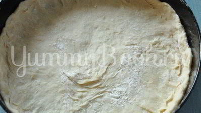 дрожжевой пирог с фруктами и ягодами